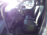 Gebraucht Peugeot Expert Premium 140 PS (102 kW) 2017 Aluminiumgrau (metallic) Van