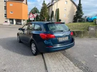 Gebraucht Opel Astra Edition 110 PS (80 kW) 2012 Blau Kombi