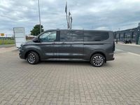 Gebraucht Ford Tourneo Titanium 150 PS (110 kW) 2025 Grau Van / Kleinbus