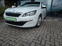 Gebraucht Peugeot 308 Active 131 PS (96 kW) 2016 Weiß Kleinwagen
