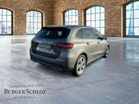Gebraucht Mercedes B180 136 PS (100 kW) 2025 Metalliclack mountaingrau Kleinwagen