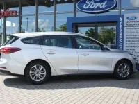 Gebraucht Ford Focus Titanium 125 PS (91 kW) 2024 Moondust silver Kombi