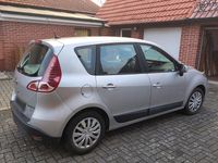 Gebraucht Renault Scénic III Expression 106 PS (77 kW) 2010 Silber Van / Kleinbus