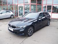 Gebraucht BMW 330e Sport Line 292 PS (214 kW) 2022 Saphirschwarz metallic Kombi