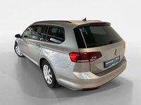 Gebraucht VW Passat Basis 150 PS (110 kW) 2023 Silber Kombi