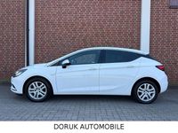 Gebraucht Opel Astra Dynamic 110 PS (80 kW) 2015 Weiß Limousine