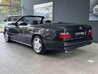 Gebraucht Mercedes E320 AMG 220 PS (161 kW) 1994 Blauschwarz Cabrio