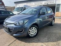 Gebraucht Hyundai i20 Style 101 PS (74 kW) 2014 Grau Kleinwagen