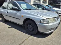 Gebraucht Mazda 323 88 PS (64 kW) 1999 Silber Kleinwagen