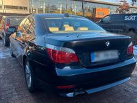 Second-hand BMW 525 219 CP (161 kW) 2005 Albastru Berlinǎ