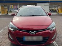 Gebraucht Hyundai i20 86 PS (63 kW) 2013 Rot Kleinwagen