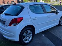 Gebraucht Peugeot 207 Forever 95 PS (69 kW) 2012 Lack weiss banquise Kleinwagen