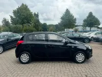 Gebraucht Hyundai i20 86 PS (63 kW) 2013 Schwarz Kleinwagen