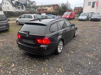 Gebraucht BMW 320 184 PS (135 kW) 2010 Schwarz Kombi
