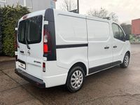 Gebraucht Opel Vivaro 120 PS (88 kW) 2016 Weiß Van / Kleinbus