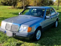 Gebraucht Mercedes E200 118 PS (86 kW) 1992 Grau Limousine