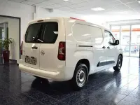 Używany Opel Combo 131 KM (96 kW) 2021 Biały Minivan