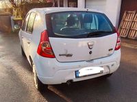 Gebraucht Dacia Sandero 75 PS (55 kW) 2009 Weiß Limousine