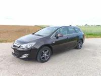 Gebraucht Opel Astra 179 PS (131 kW) 2012 Braun Limousine