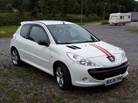 Gebraucht Peugeot 206+ 75 PS (55 kW) 2010 Weiß metallic Kleinwagen
