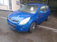 Gebraucht Hyundai i20 77 PS (56 kW) 2011 Blau Kleinwagen
