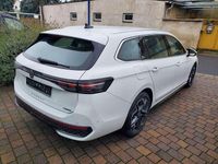 Neu VW Passat R-line 193 PS (141 kW) 2025 Pure white Kombi