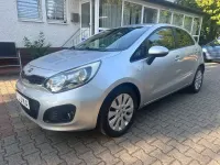 Gebraucht Kia Rio DREAM-TEAM Edition 109 PS (80 kW) 2013 Silber Limousine