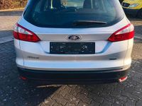 Gebraucht Ford Focus 100 PS (73 kW) 2014 Grau Kombi