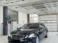 Używany Mercedes E500 387 KM (284 kW) 2010 Czarny Sedan/Limuzyna