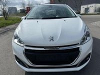 Gebraucht Peugeot 208 Active 82 PS (60 kW) 2017 Weiß Kleinwagen