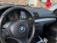 Gebraucht BMW 118 129 PS (94 kW) 2007 Schwarz Kleinwagen