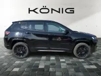 Usado Jeep Compass Altitude 131 HP (96 kW) 2023 Preto SUV