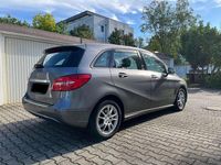 Gebraucht Mercedes B180 122 PS (89 kW) 2014 Grau Kleinwagen