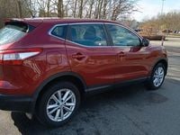 Gebraucht Nissan Qashqai Acenta 116 PS (85 kW) 2017 Rot SUV