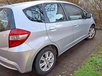 Gebraucht Honda Jazz Trend 99 PS (72 kW) 2011 Silber Kleinwagen