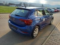 Gebraucht VW Polo Basis 95 PS (69 kW) 2023 Blau Kleinwagen