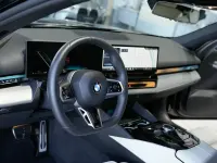 Gebraucht BMW 520 M Sport 197 PS (144 kW) 2026 Saphirschwarz Limousine