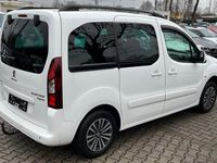 Gebraucht Peugeot TePee Active 99 PS (72 kW) 2016 Weiß SUV