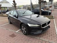 Gebraucht Volvo V60 Momentum 150 PS (110 kW) 2019 Schwarz Kombi