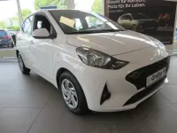 Gebraucht Hyundai i10 Select 63 PS (46 kW) 2024 Atlas white Kleinwagen