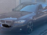 Gebraucht BMW 320 170 PS (125 kW) 2009 Schwarz Kombi
