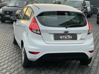 Gebraucht Ford Fiesta 75 PS (55 kW) 2015 Weiß Limousine