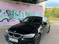Gebraucht BMW 318 143 PS (105 kW) 2011 Schwarz Limousine