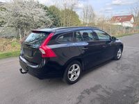 Gebraucht Volvo V60 136 PS (100 kW) 2015 Schwarz Kombi