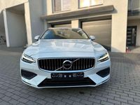 Gebraucht Volvo V60 Momentum 190 PS (139 kW) 2020 Weiß Kombi