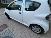 Gebraucht Toyota Aygo 68 PS (50 kW) 2009 Weiß Kleinwagen