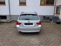 Gebraucht BMW 320 150 PS (110 kW) 2007 Grau Kombi
