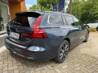 Gebraucht Volvo V60 Plus 197 PS (144 kW) 2023 Blau Kombi