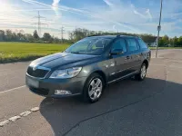 Gebraucht Skoda Octavia 105 PS (77 kW) 2012 Grau Kombi