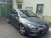 Gebraucht Hyundai i30 109 PS (80 kW) 2011 Blau Kleinwagen